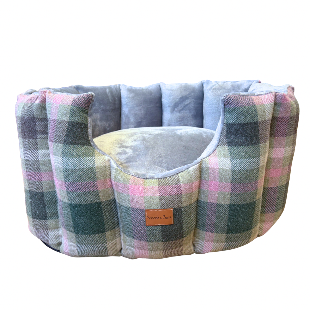 Green Tartan Cave Bed